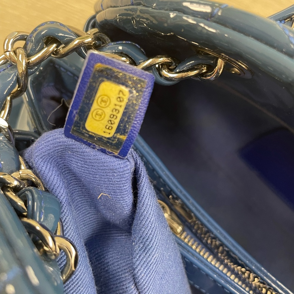 Chanel Navy Quilted Shoulder Bag - Picture 3 of 9